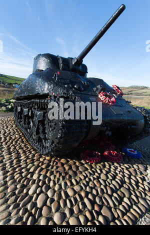 Die Übung Tiger Denkmal Sherman-Panzer am Torcross Parkplatz von Slapton Sands. Stockfoto