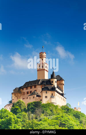 Blick auf Marksburg Schloss auf dem Hügel Stockfoto