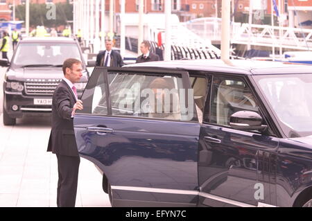 Portsmouth, Hampshire. 15. Februar 2015, die Herzogin von Cambridge Treffen der Bürgermeister und der Öffentlichkeit bei einem Besuch in GB Unterstützung bieten, um zurück zu gewinnen, der America Cup Stockfoto