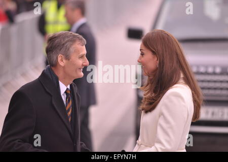 Portsmouth, Hampshire. 15. Februar 2015, die Herzogin von Cambridge Treffen der Bürgermeister und der Öffentlichkeit bei einem Besuch in GB Unterstützung bieten, um zurück zu gewinnen, der America Cup Stockfoto