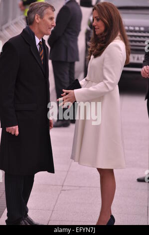 Portsmouth, Hampshire. 15. Februar 2015, die Herzogin von Cambridge Treffen der Bürgermeister und der Öffentlichkeit bei einem Besuch in GB Unterstützung bieten, um zurück zu gewinnen, der America Cup Stockfoto
