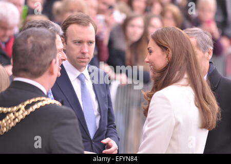Portsmouth, Hampshire. 15. Februar 2015, die Herzogin von Cambridge Treffen der Bürgermeister und der Öffentlichkeit bei einem Besuch in GB Unterstützung bieten, um zurück zu gewinnen, der America Cup Stockfoto