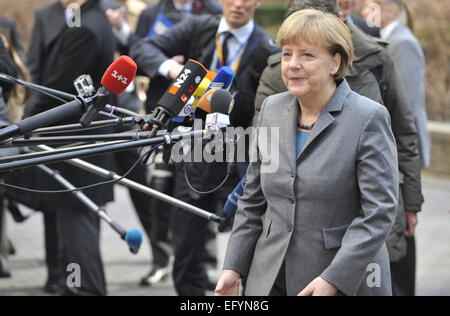 (150212)--Brüssel, 12. Februar 2015 (Xinhua)--Bundeskanzlerin Angela Merkel kommt in Hauptquartier der EU zu einem EU-Gipfel in Brussles, Belgien, 12. Februar 2015. (Xinhua / Ye Pingfan) Stockfoto