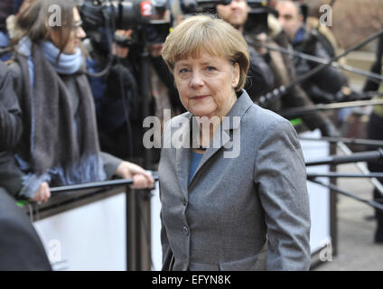 (150212)--Brüssel, 12. Februar 2015 (Xinhua)--Bundeskanzlerin Angela Merkel kommt in Hauptquartier der EU zu einem EU-Gipfel in Brussles, Belgien, 12. Februar 2015. (Xinhua / Ye Pingfan) Stockfoto