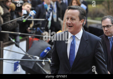 (150212)--Brüssel, 12. Februar 2015 (Xinhua)--Großbritanniens Premierminister David Cameron kommt in Hauptquartier der EU zu einem EU-Gipfel in Brussles, Belgien, 12. Februar 2015. (Xinhua / Ye Pingfan) Stockfoto