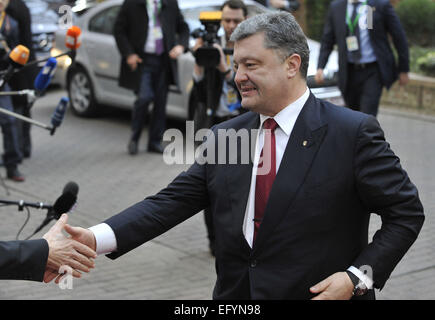 (150212)--Brüssel, 12. Februar 2015 (Xinhua)--der Ukraine Präsident Petro Poroshenko kommt in Hauptquartier der EU zu einem EU-Gipfel in Brussles, Belgien, 12. Februar 2015. (Xinhua / Ye Pingfan) Stockfoto