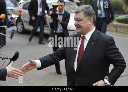 (150212)--Brüssel, 12. Februar 2015 (Xinhua)--der Ukraine Präsident Petro Poroshenko kommt in Hauptquartier der EU zu einem EU-Gipfel in Brussles, Belgien, 12. Februar 2015. (Xinhua / Ye Pingfan) Stockfoto