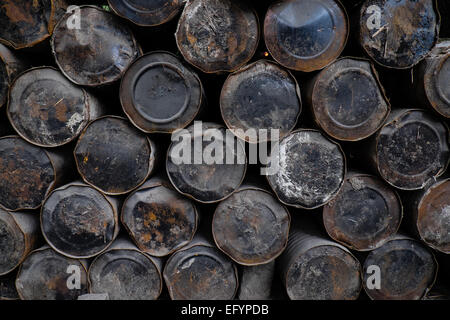 Öl-Preisverfall - leere Barrel Öl Stockfoto