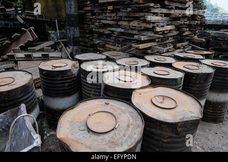 Öl-Preisverfall - leere Barrel Öl Stockfoto