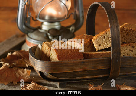 Parkin. Haferflocken und Sirup Lebkuchen Kuchen Stockfoto