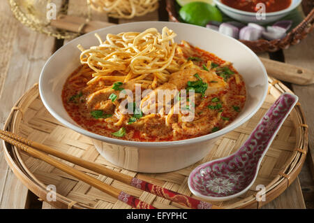 Khao Soi. Kokosnuss und Curry gewürzt Nudeln. Nord-Thailand Stockfoto