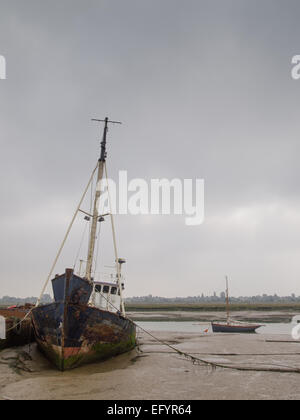Ein Wrack, verfallenden auf der Küste bei Brightlingsea, Essex, England. Stockfoto