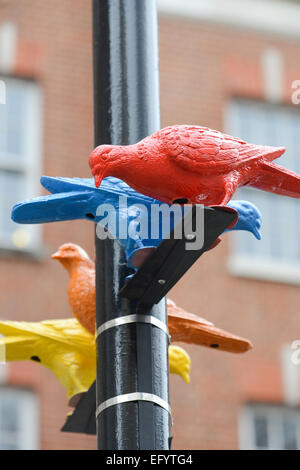 Soho Square, London, UK. 12. Februar 2015. Kunst-Installation, kuratiert von der SIM-Smith Gallery, genannt "Herde" von Künstler Patrick Murphy im Londoner Soho. Bildnachweis: Matthew Chattle/Alamy Live-Nachrichten Stockfoto