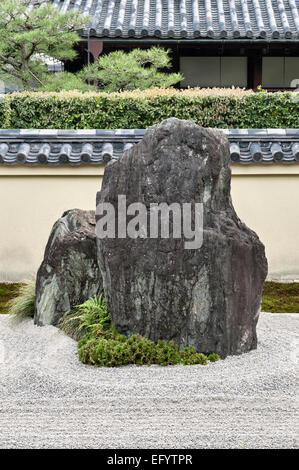 Ryogen-in Tempel Daitoku-Ji, Kyoto, Japan. Die Mt Horai Stein im Isshidan Garten Stockfoto