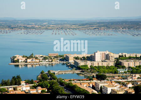 Sète (Departement Hérault in der Region Languedoc-Roussillon im Süden Frankreichs): Blick über den Etang de Thau Stockfoto