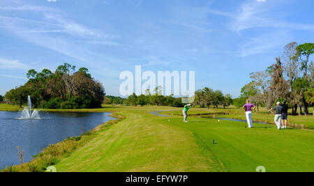 Zehnten Abschlag und Fairway mit Golfern im Magnolia Golf Course, Lake Buena Vista, Orlando, Florida Stockfoto