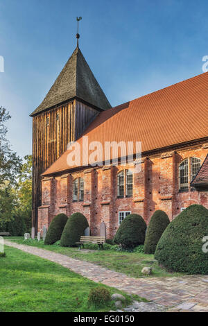 Die politisierte Kirche Prerow wurde von 1726 bis 1728, Fischland-Darß-Zingst, Mecklenburg-Western Pomerania, Deutschland, Europa Stockfoto