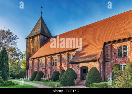 Die politisierte Kirche Prerow wurde von 1726 bis 1728, Fischland-Darß-Zingst, Mecklenburg-Western Pomerania, Deutschland, Europa Stockfoto