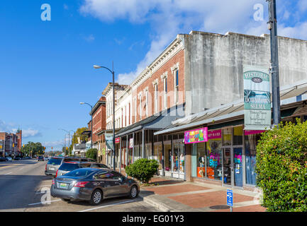 Geschäfte auf der Broad Street (die Hauptstraße) in der historischen Innenstadt von Selma, Alabama, USA Stockfoto