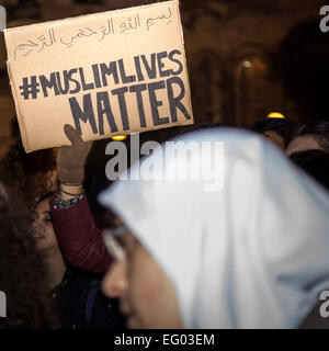 Die britischen Muslime sammeln außerhalb der BBC-Zentrale in Portland Place, London den terroristischen Anschlag in Chapel Hill, North Carolina, USA in diesem Monat die sah drei Muslime erschossen. London, Großbritannien. Stockfoto