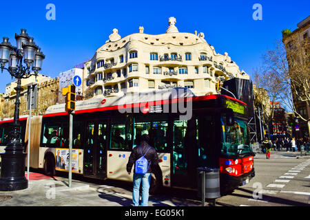 Casa Mila auch bekannt als La Pedrera von Antoni Gaudi Architekten entworfen. Barcelona, Katalonien, Spanien Stockfoto