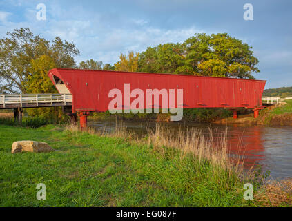 Madison County, IA: Hogback überdachte Brücke (1884) auf North River Stockfoto