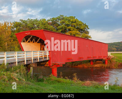 Madison County, IA: Hogback überdachte Brücke (1884) auf North River Stockfoto