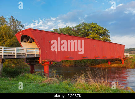 Madison County, IA: Hogback überdachte Brücke (1884) auf North River Stockfoto