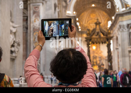 Das Innere der Basilika St. Peter, Vatikan, Rom, Italien Stockfoto