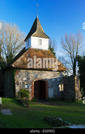 Die kleine Kirche des guten Hirten auf der South Downs über Touristenort am Lullington Stockfoto