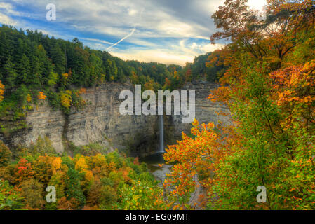 Herbst-Szene in Taughannock Falls. Trumansburg, New York. Region der Finger Lakes Stockfoto