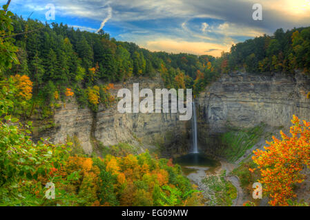 Herbst-Szene in Taughannock Falls. Trumansburg, New York. Region der Finger Lakes Stockfoto