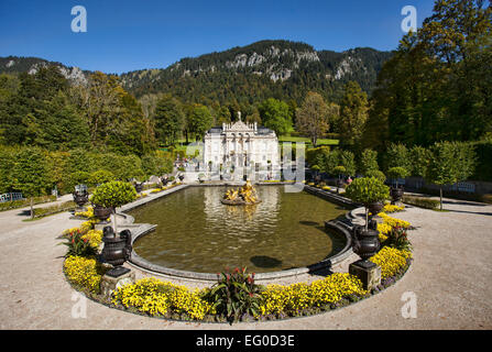 Linderhof Palace schöne Gärten und Brunnen Stockfoto