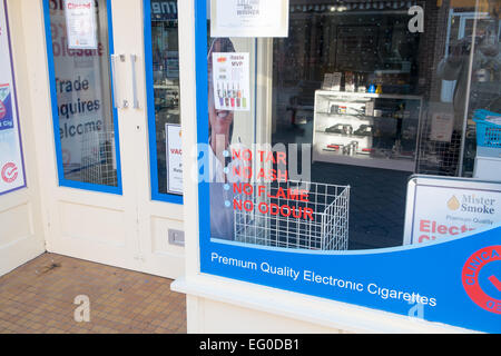 Geschäft in Belper, Derbyshire verkauft elektronische e-Zigaretten und Dampfen mods Stockfoto