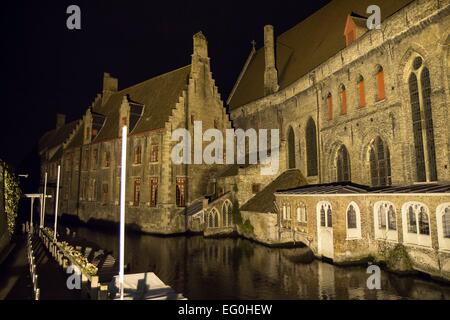 Belgien: Alte St. Johannes Hospital in Brügge in der Nacht. Foto vom 29. August 2015. Stockfoto