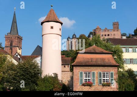 Deutschland: Stadt Wertheim aus dem Fluss Tauber, Baden-Württemberg. Foto vom 3. Oktober 2014. Stockfoto