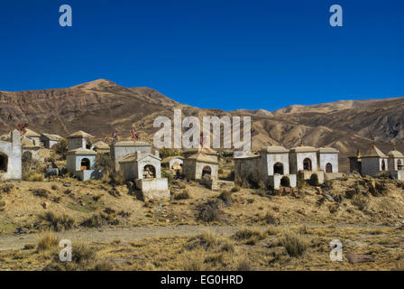 Alter Friedhof in bolivianischen Anden hoch Stockfoto