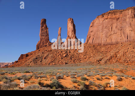 Three Sisters Monument, Monument Valley Navajo Tribal Park, Arizona, USA Stockfoto