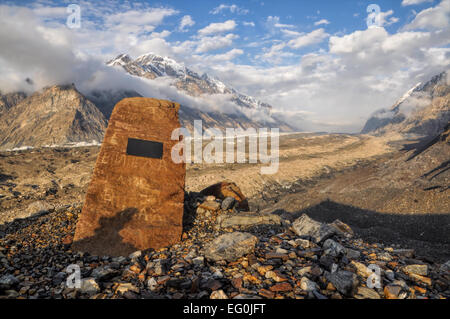 Schöne Landschaft am Engilchek Gletscher im Tian Shan-Gebirge in Kirgisistan Stockfoto