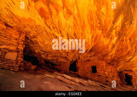 USA, Utah, Haus in Brand - Mule Canyon Stockfoto