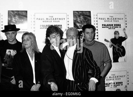 Paul McCartney dann Frau Linda und der Band während seiner Welttournee in Italien 1989 Stockfoto