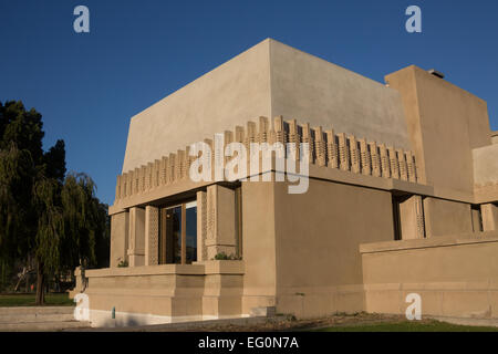 Datei: Los Angeles, Kalifornien, USA. 24. Januar 2015. Frank Lloyd Wrights Hollyhock House in Barnsdall Art Park, Hollywood, Los Angeles, CAFrank Lloyd Wrights Hollyhock House wieder zu öffnen 13. Februar 2015. Bildnachweis: Kayte Deioma/Alamy Live-Nachrichten Stockfoto