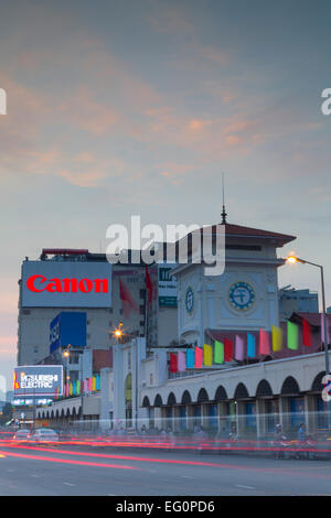 Datenverkehrs Ben Thanh Markt bei Sonnenuntergang, Ho-Chi-Minh-Stadt, Vietnam Stockfoto