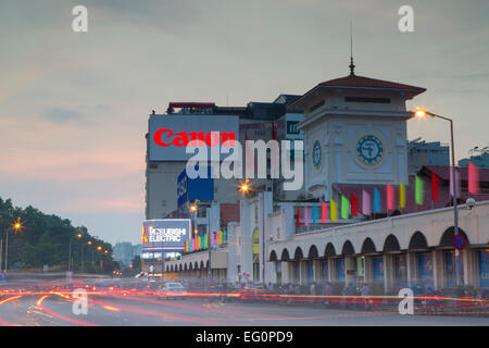 Datenverkehrs Ben Thanh Markt bei Sonnenuntergang, Ho-Chi-Minh-Stadt, Vietnam Stockfoto