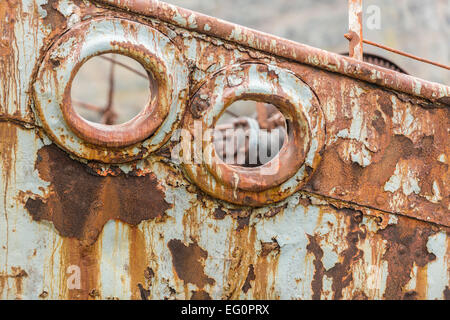 Rosten Löcher auf Walfang-Schiff, wo Seile verwendet, um Wale zu Grytviken Walfangstation, Südgeorgien, Antarct schleppen Stockfoto