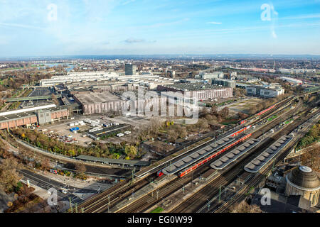 Köln Messe (Kongresszentrum) und dem Bahnhof, Köln, Nord Rhein Westfalen, Deutschland Stockfoto