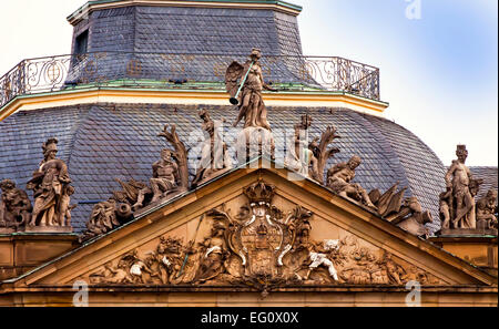 Stuttgart, Deutschland: Detail der barocken Fassade des neuen Schlosses, ehemalige Residenz der württembergischen Könige. Stockfoto