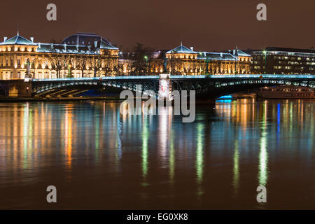 Universität Lyon und Uni-Brücke in der Nacht, Lyon, Rhone, Frankreich Stockfoto