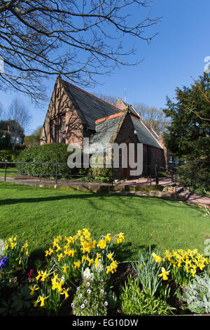 Dorf der unitarischen, Cheshire. Malerischen Frühling-Blick auf die Kirche der Auferstehung und Allerheiligen am unitarischen. Stockfoto