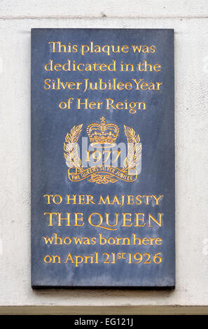 London, England, Vereinigtes Königreich. Gedenktafel: Website von Queen Elizabeth Geburt, 17 Bruton Street. Stockfoto